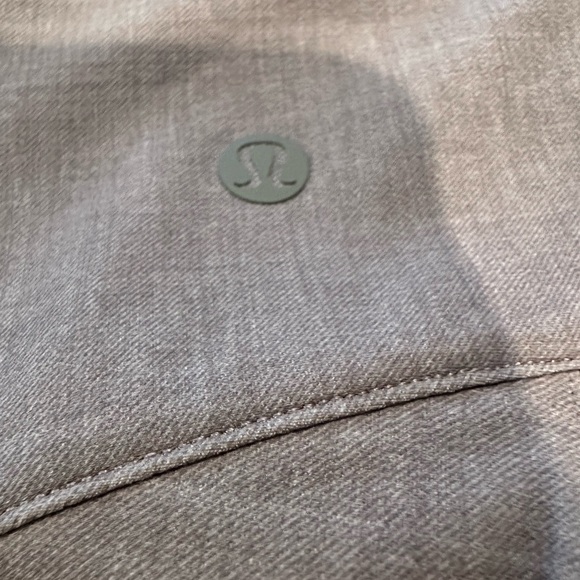 NWOT Lululemon tappered light grey ankle length pants size 12 - Picture 2 of 2